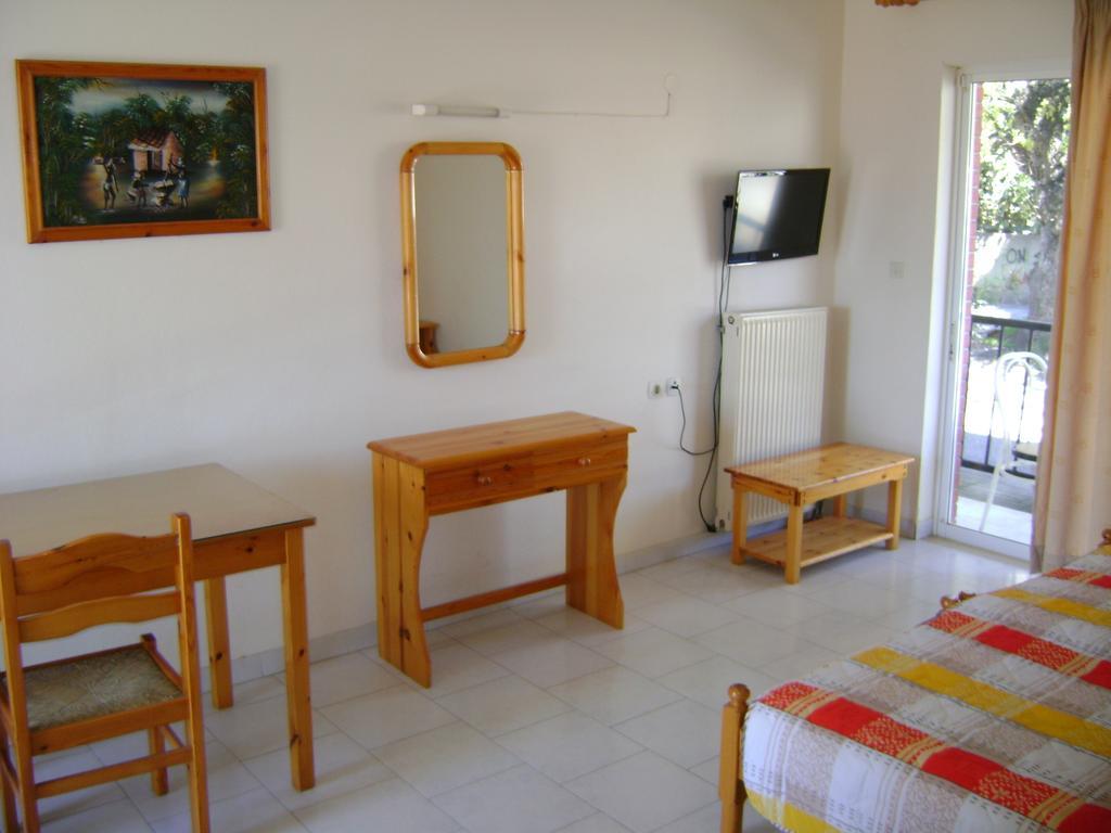 Hotel Kallithea Лутра Едипсу Екстериор снимка