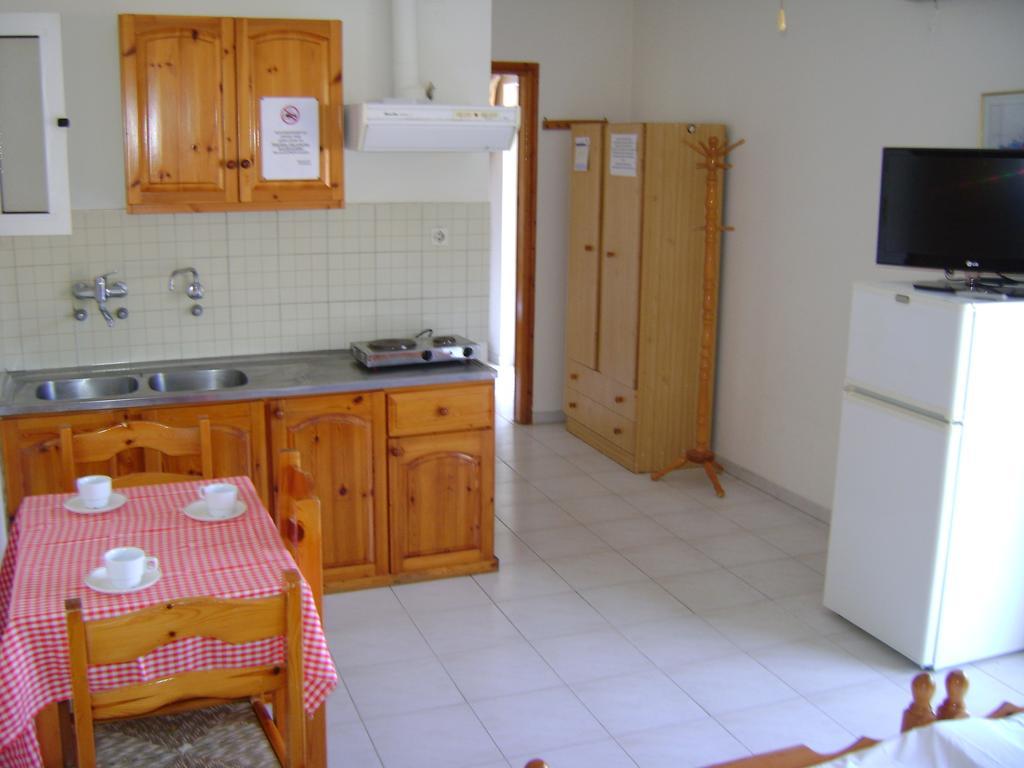 Hotel Kallithea Лутра Едипсу Екстериор снимка