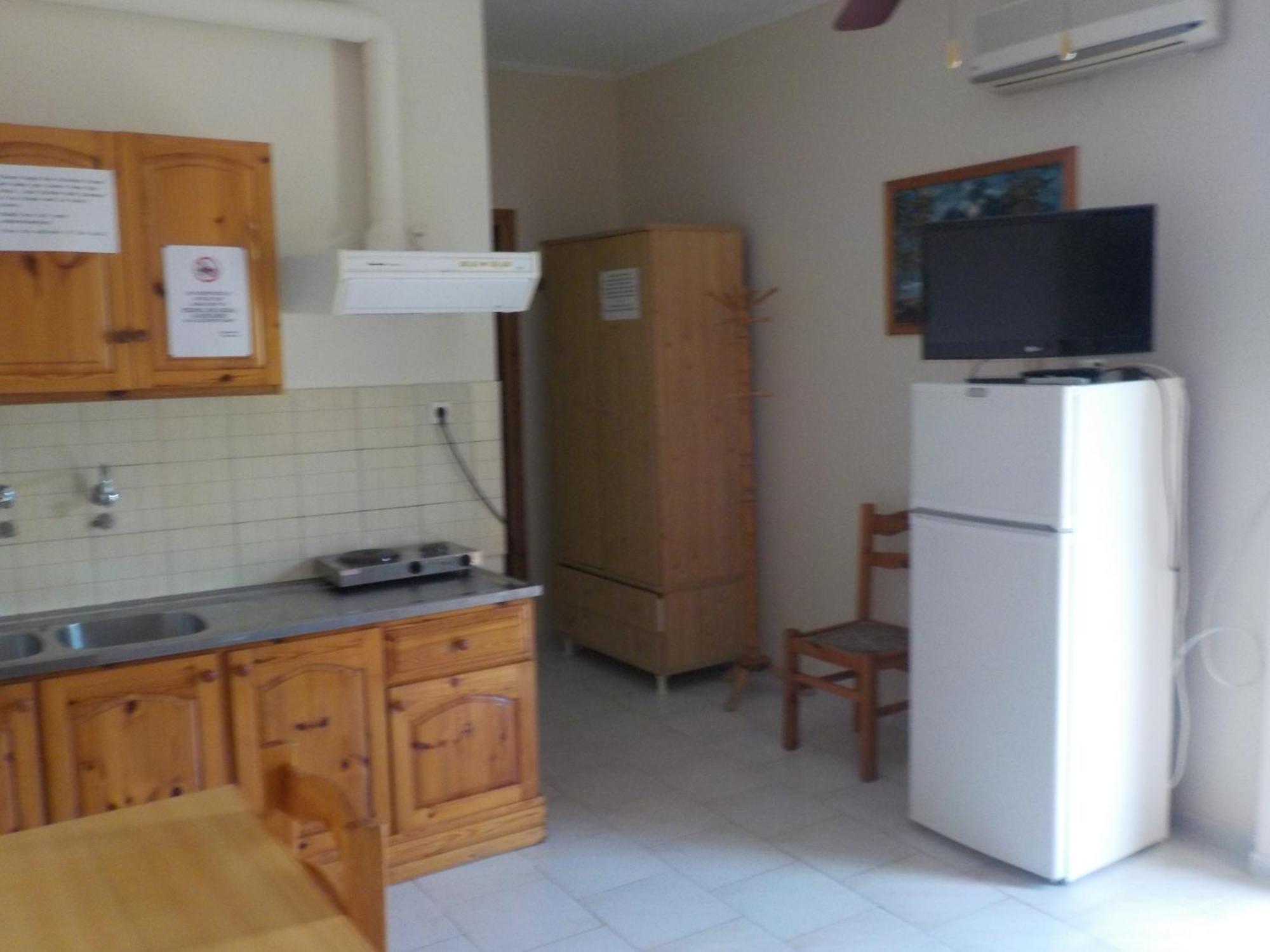 Hotel Kallithea Лутра Едипсу Екстериор снимка