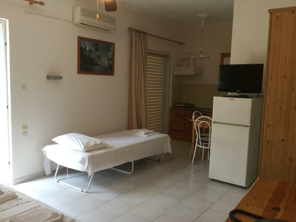 Hotel Kallithea Лутра Едипсу Екстериор снимка