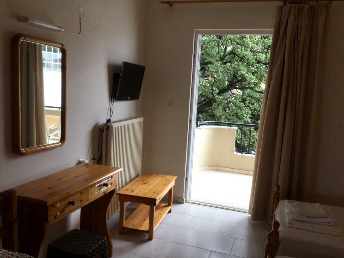 Hotel Kallithea Лутра Едипсу Екстериор снимка