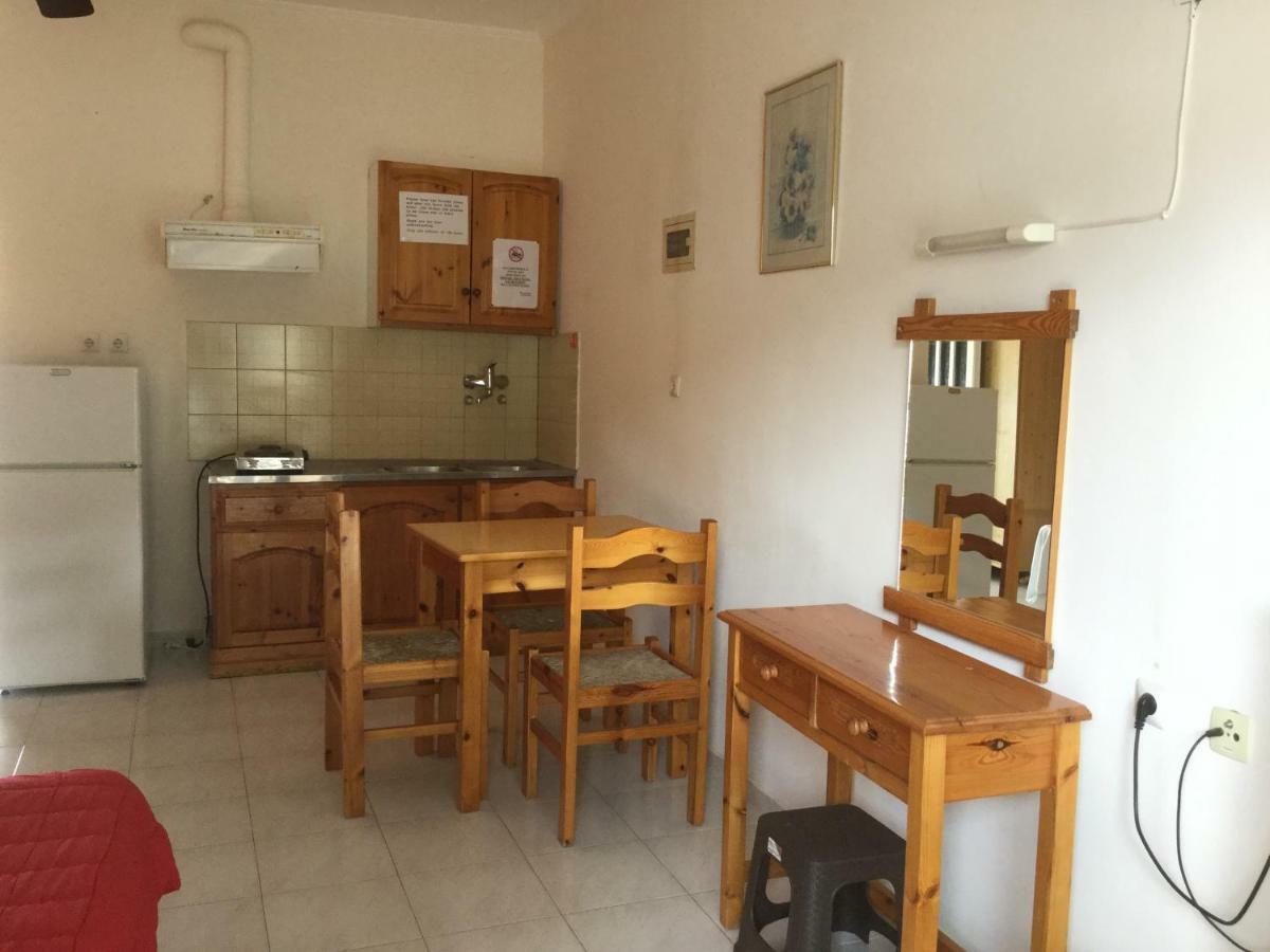 Hotel Kallithea Лутра Едипсу Екстериор снимка