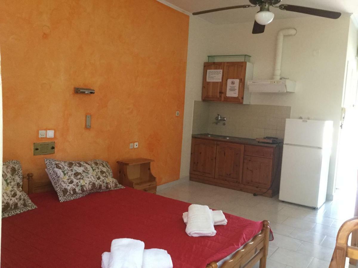 Hotel Kallithea Лутра Едипсу Екстериор снимка